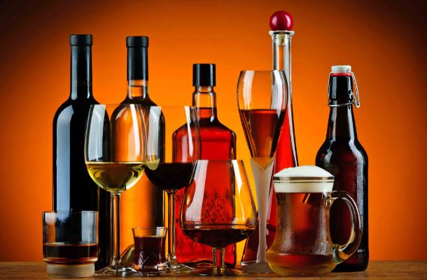 Белстат заявил, что в Беларуси продажи плодовых вин упали, а коньяка и пива выросли