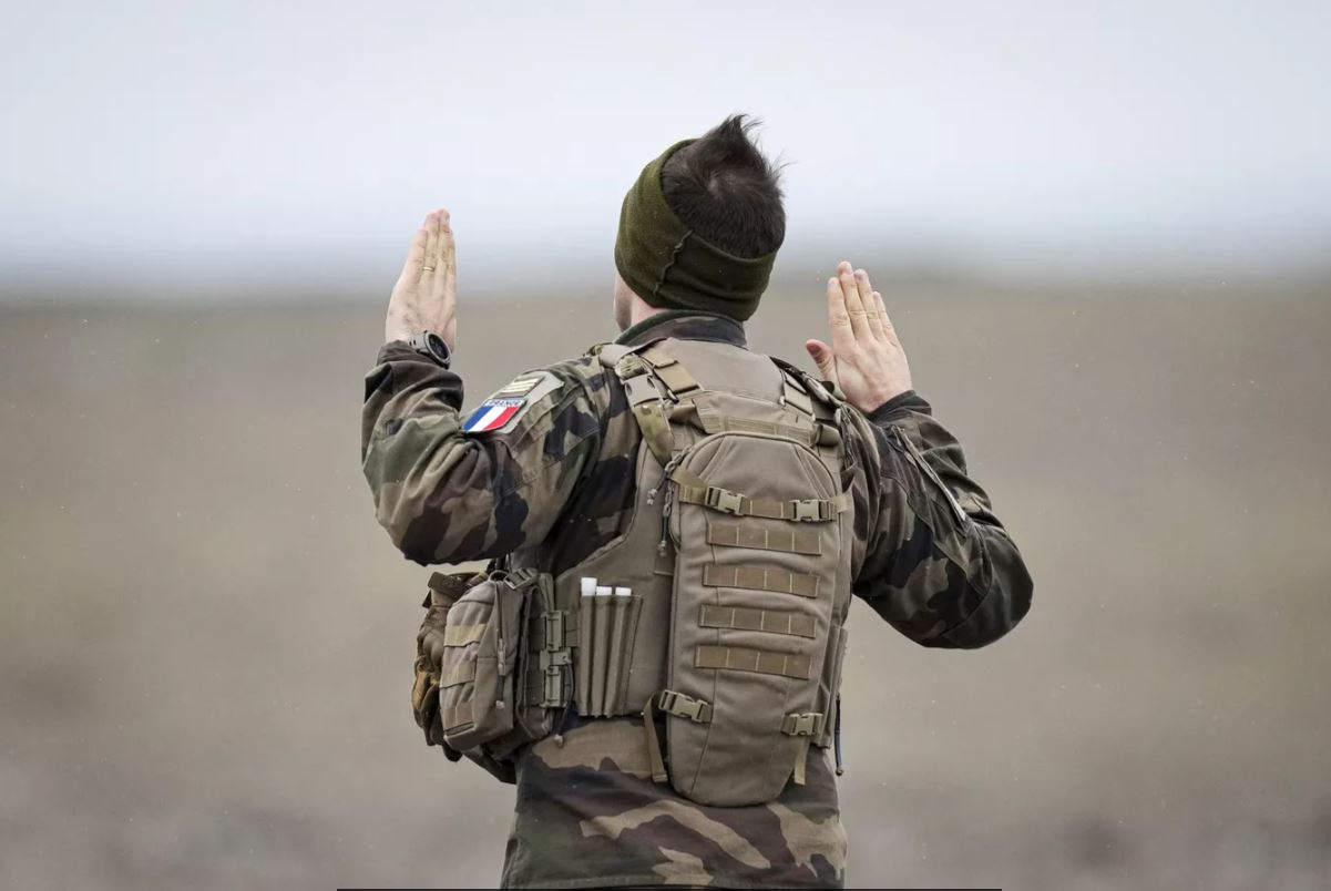 СМИ: Глава МИД Франции объявил, что Париж не станет отправлять войска в Украину